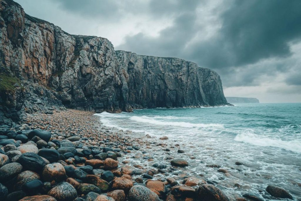 Cette plage bretonne donne l'impression d’être sur la côte sauvage irlandaise