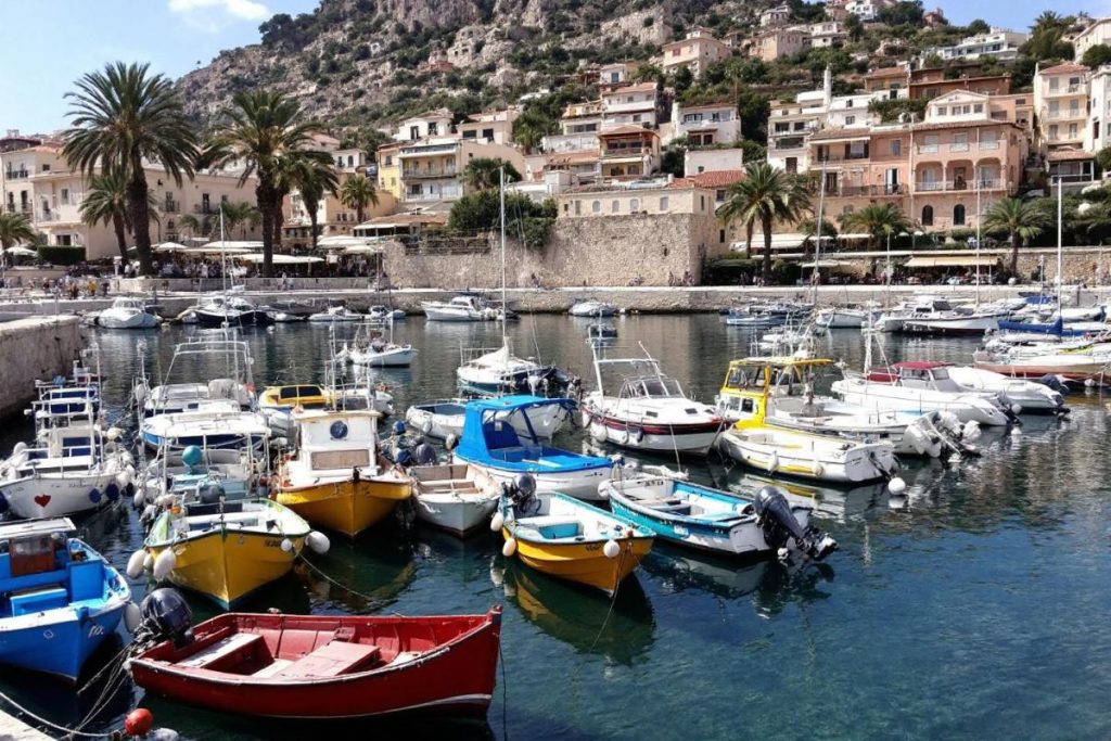 Méditerranéenne mais tranquille : ce port catalan est une belle alternative à Collioure