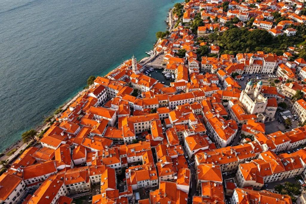 Oubliez Dubrovnik, cette cité fortifiée au charme intact sur la côte adriatique vaut largement le détour