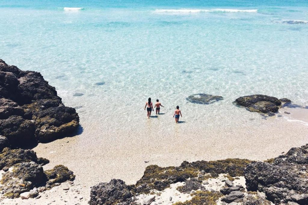 Peu fréquentée, cette plage de Nouvelle-Aquitaine impressionne par ses eaux dignes des Caraïbes