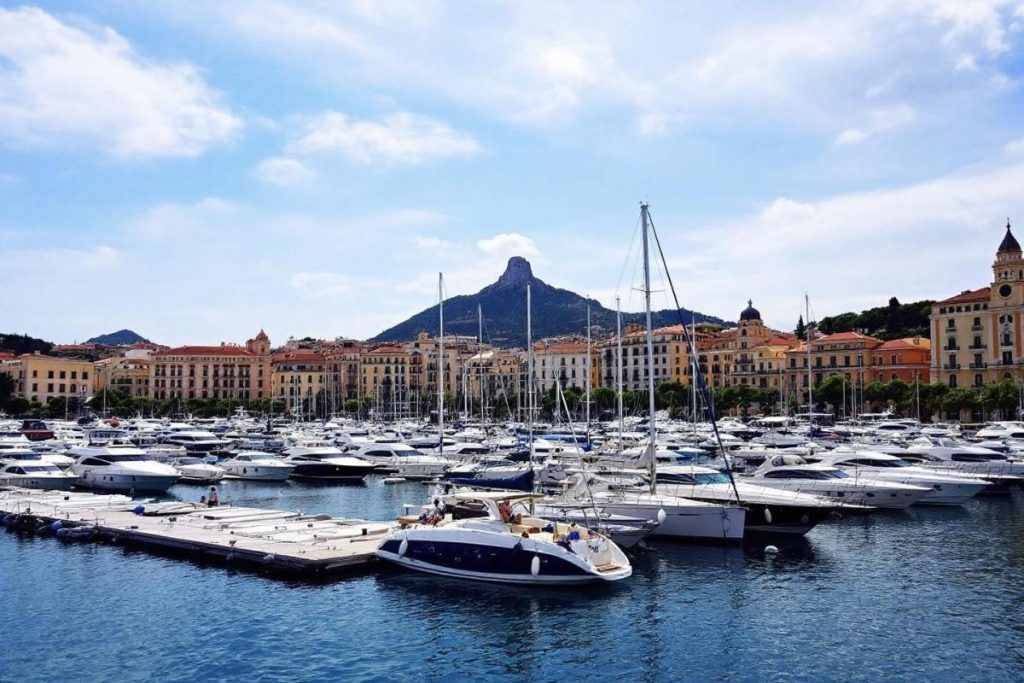 Oubliez Saint-Tropez : ce port varois respire le même chic… sans les foules