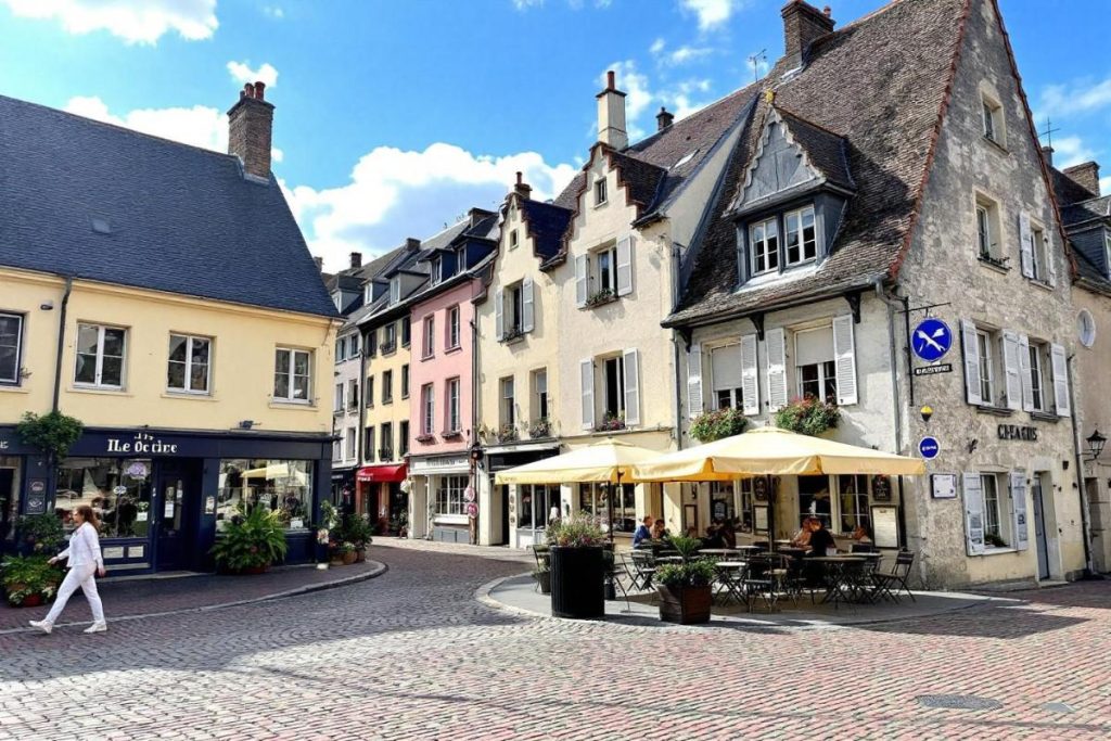 Cette ville d’Île-de-France, bien moins connue que Paris, séduit par sa douceur de vivre