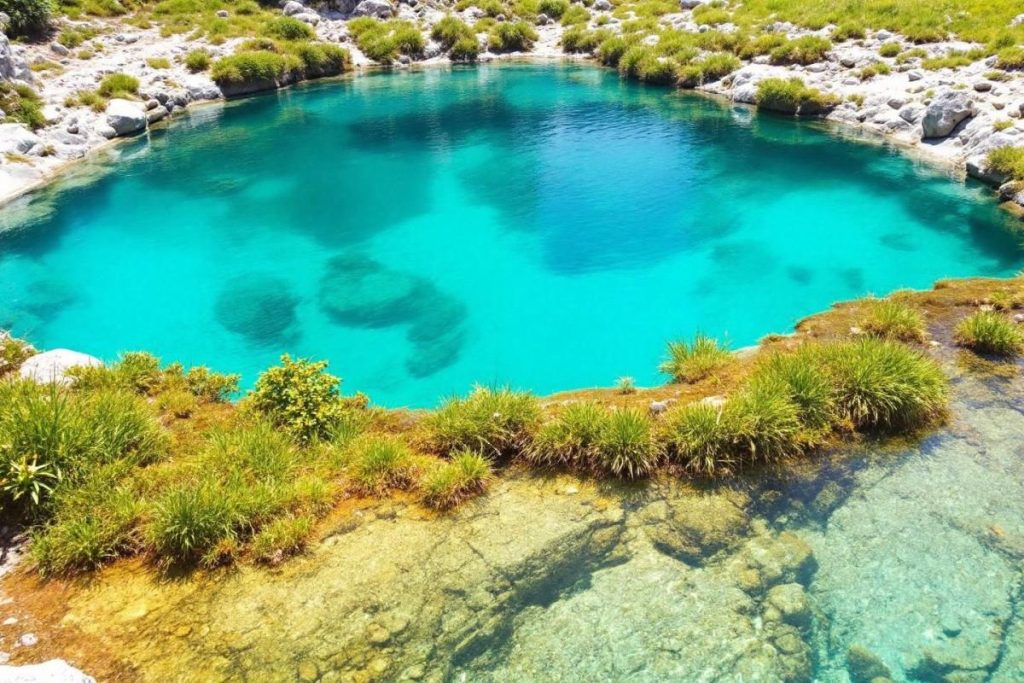 Ces piscines naturelles aux eaux émeraude semblent impossibles… et pourtant elles existent dans les Pyrénées