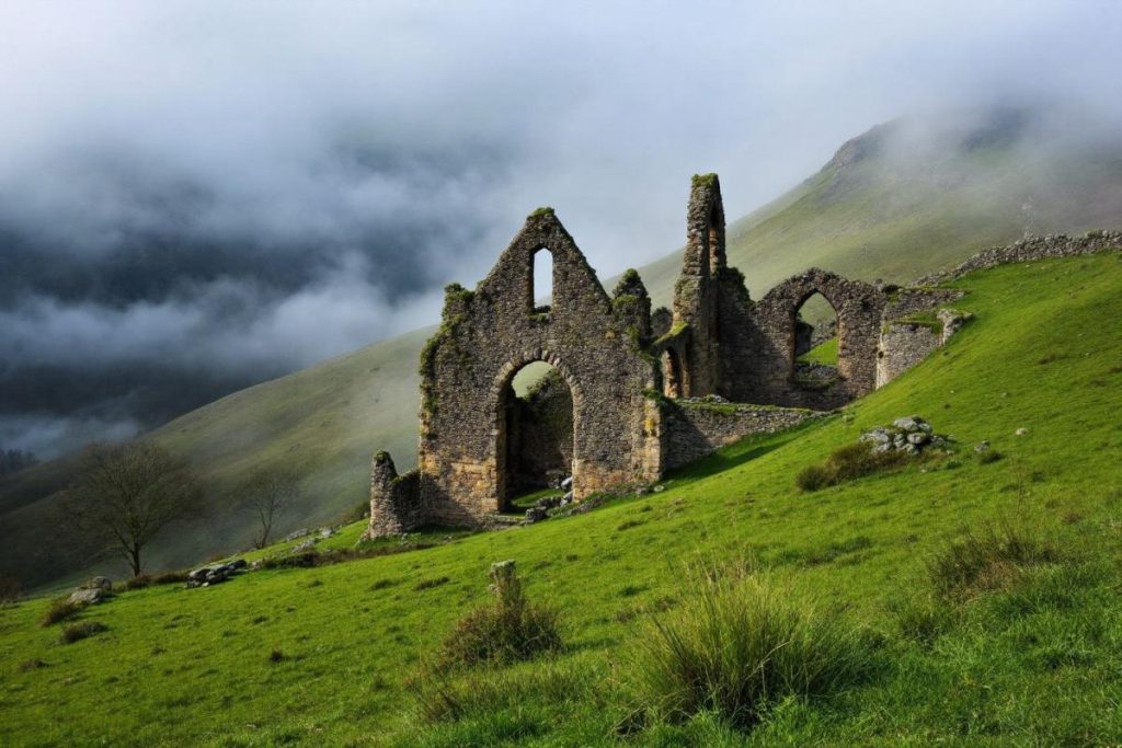 Plus impressionnante que Vézelay, plus spirituelle que Conques… mais ignorée des voyageurs