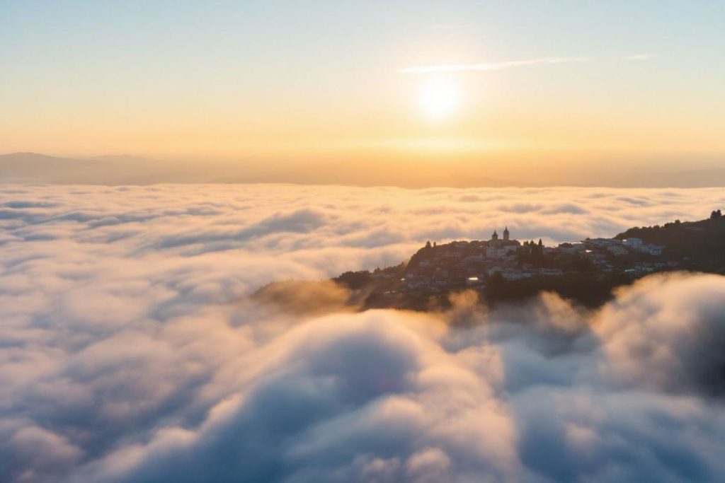 Ce hameau du Tarn "suspendu au-dessus des nuages"