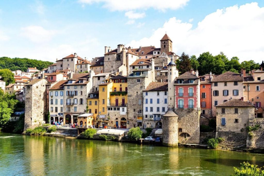 Située à 1h de Montpellier, cette cité d’art est la plus surprenante des gorges de l’Hérault