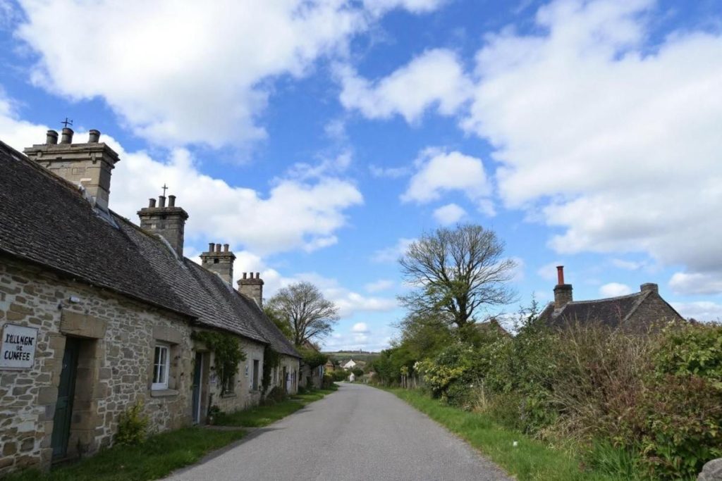 Ce village breton n’est pas classé “Plus Beau”… et c’est peut-être mieux ainsi