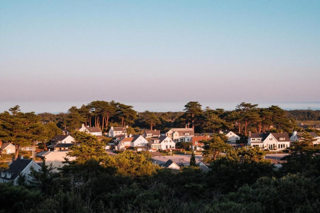 Même les habitués du Bassin d’Arcachon passent à côté de ce village paisible entre pins et océan