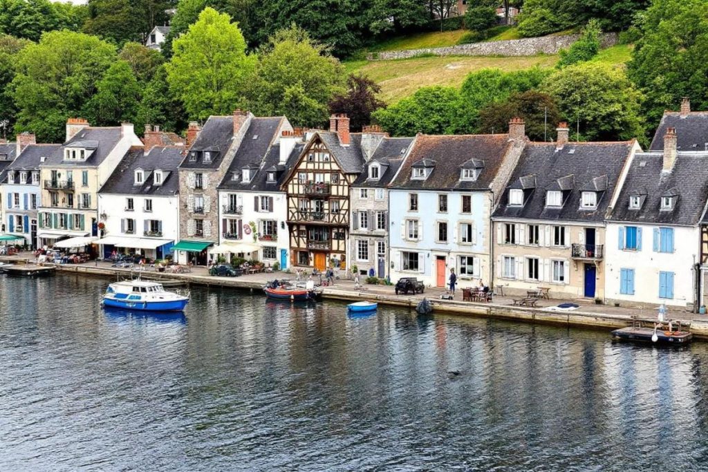 Ce village de Charente, plus pittoresque que La Rochelle, captive avec ses ruelles et son port de pêche