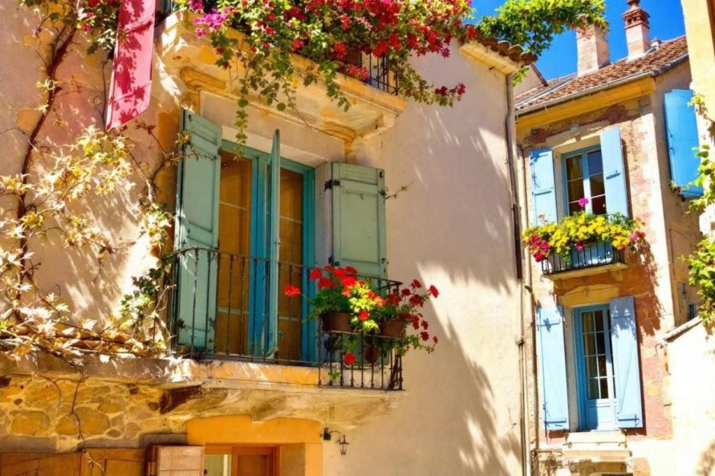 À 1h de Nice, ce village perché est la plus belle surprise de l’arrière-pays provençal
